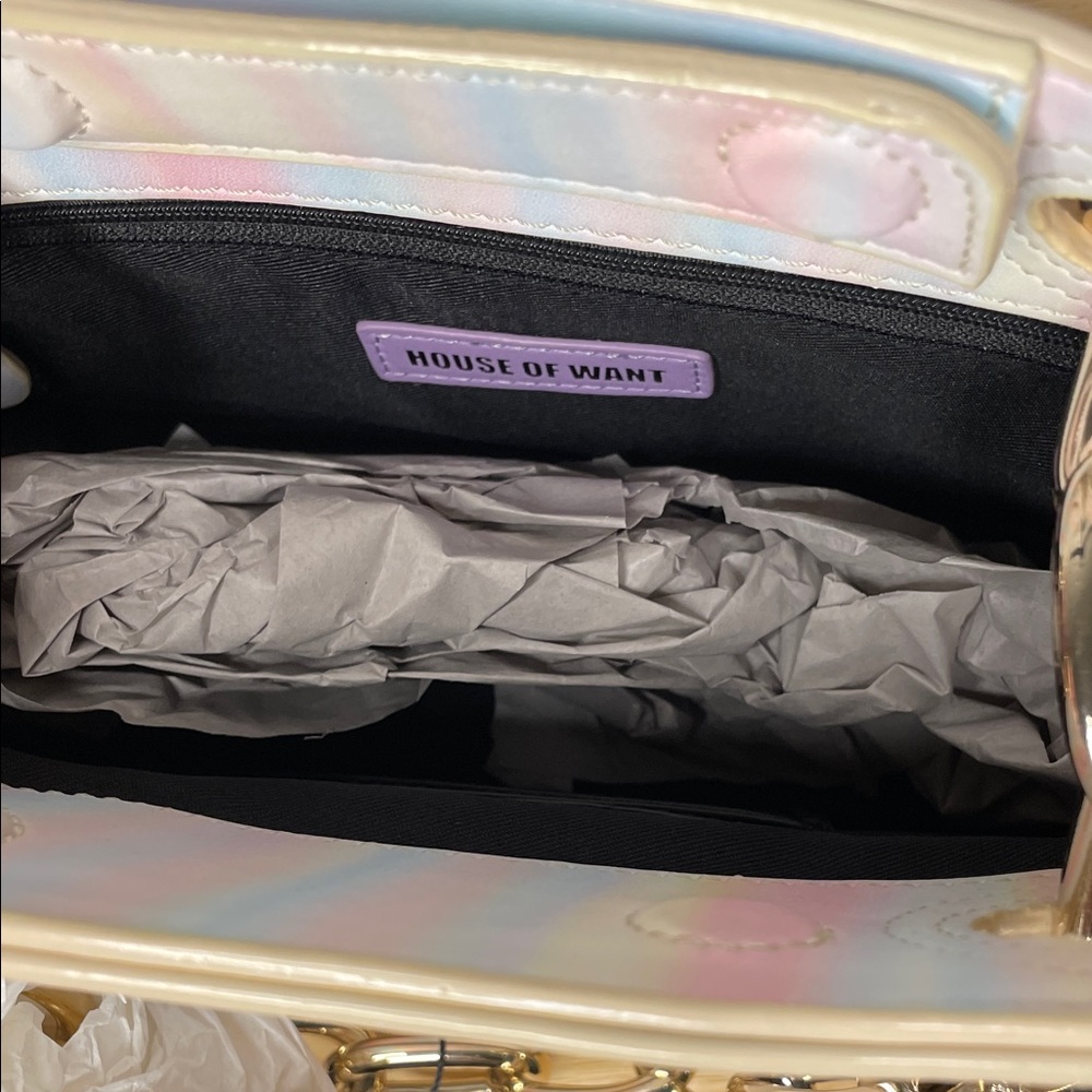 House of Want Vegan Leather Chic Pastel Striped Crossbody Bag with Chain Detail - Picture 5 of 6